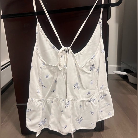 White Floral Hollister Summer Top (XSmall) - Picture 2 of 3